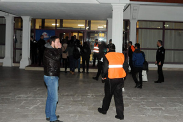 Üniversite kütüphanesinde bomba alarmı