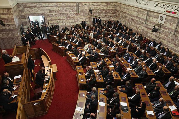 Yunan parlamentosunda sahte diploma skandalı