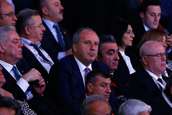 'Türkiye'ye umut olmayan bir kurultay'