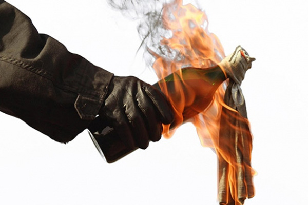 Diyarbakır'da okula molotoflu saldırı