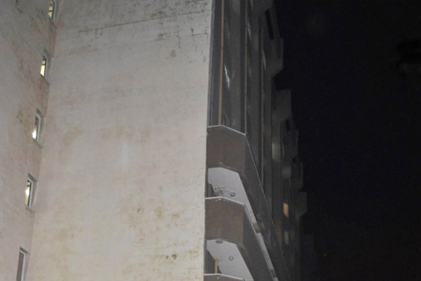 Hastanenin 9. katından atladı