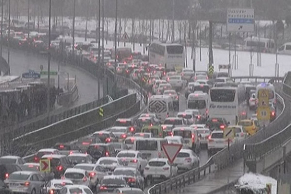 Boğaz Köprüsü’nde trafik durma noktasına geldi