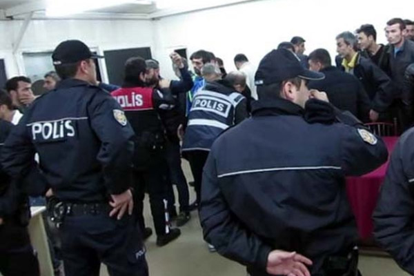 Siyasi partiye kumar baskını