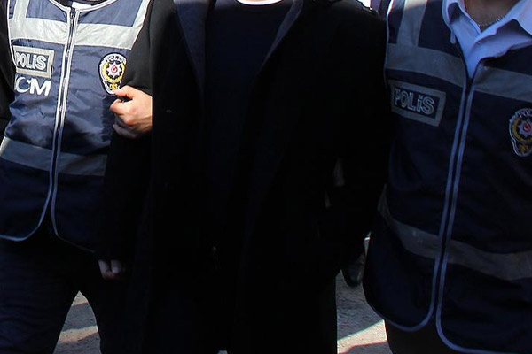 'FETÖ' operasyonunda aranan iş adamı teslim oldu