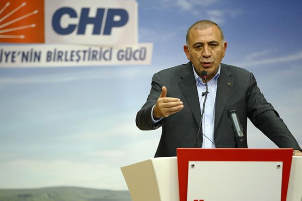 Tekin hakkında 'Erdoğan'a hakaratten' suç duyurusu