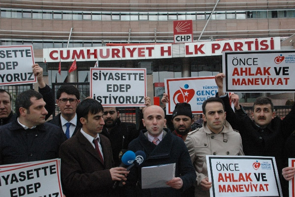 CHP Genel Merkezi önünde protesto