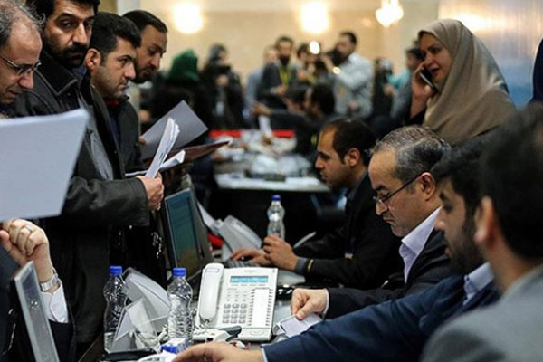 İran'da seçimler için adaylık krizi