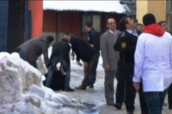 Polis kaçan şüpheliyi bacağından vurdu