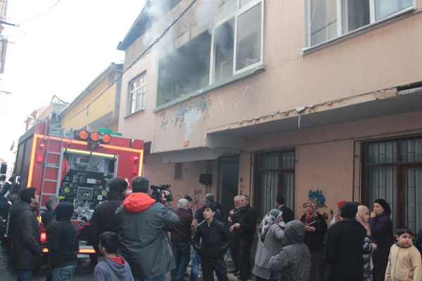 Kadıköy'de yangın: 1 ölü