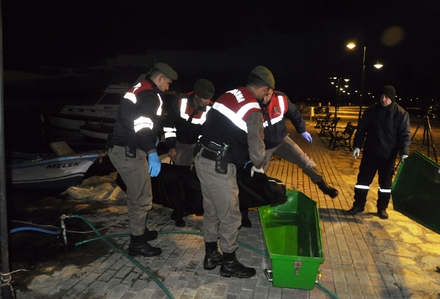 Ayvalık sahilde iki erkek cesedi bulundu