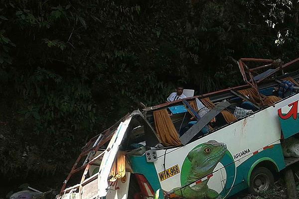 Peru'da otobüs kazası: 16 ölü