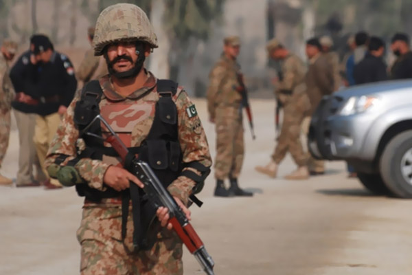 Pakistan'da üniversiteye silahlı saldırı