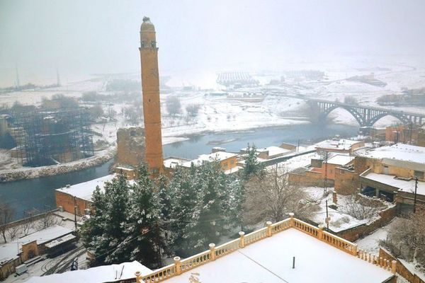 Hasankeyf'teki evlere boşaltın yazısı