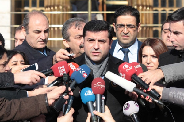 Demirtaş: Yasak derhal kalkmalı