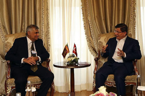 Davutoğlu Sri Lanka Başbakanı ile görüştü