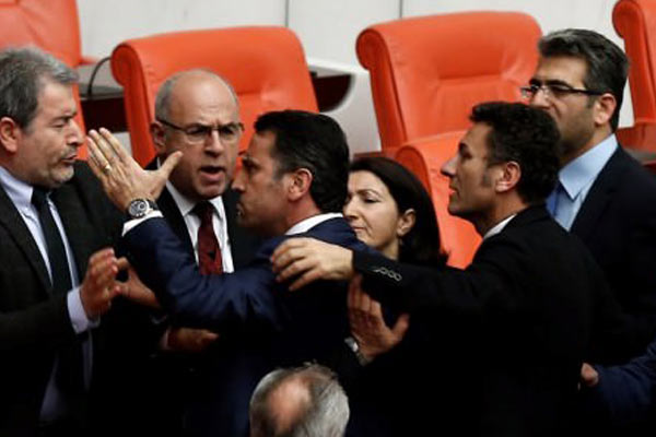 TBMM'de kavga
