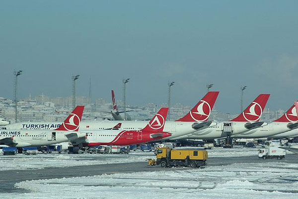 İki havalimanında radar arızası