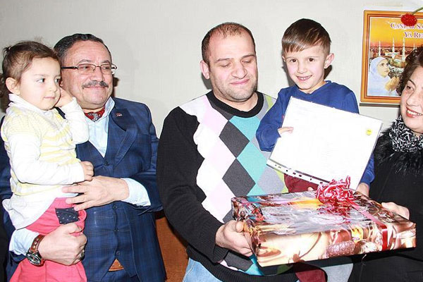 Engelli öğrencilerin karneleri eve geldi