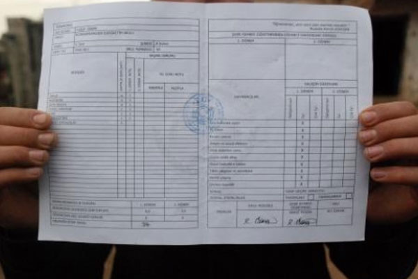 13 yaşındaki çocuğun karne intiharı