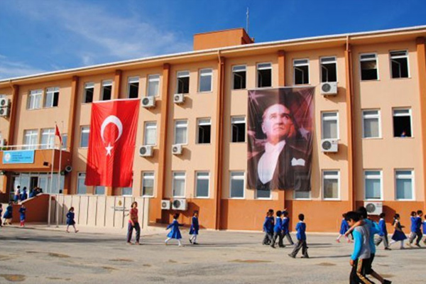 Sahte diplomalı 4 öğretmen görevden alındı