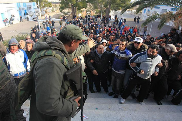 Tunus'ta protestolar devam ediyor