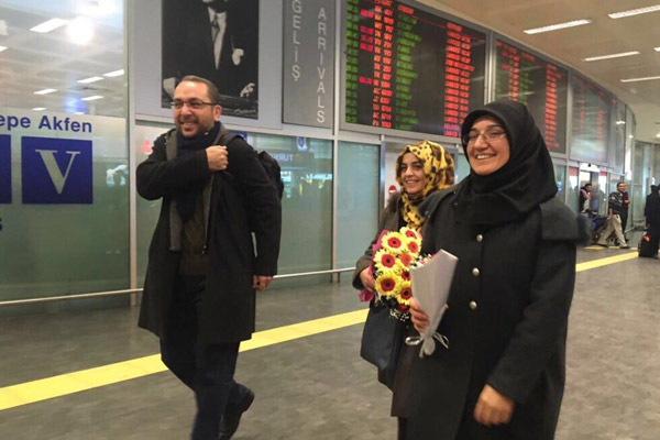 Tacikistan'da gözaltına alınan avukatlar Türkiye'de