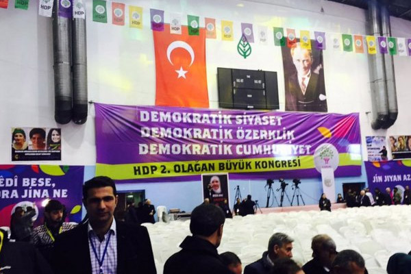 HDP 2. Olağan Kongresi'nde Atatürk posteri
