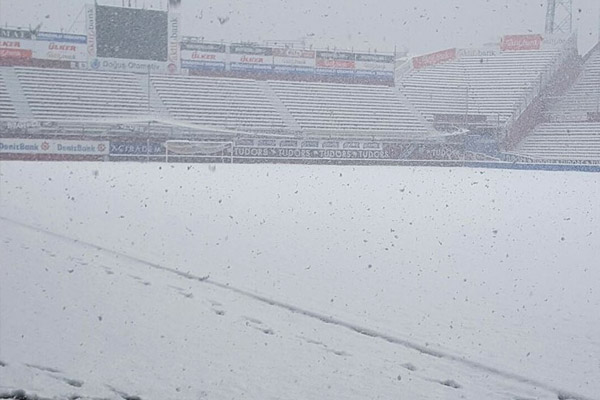 Trabzonspor-Beşiktaş maçı ertelendi