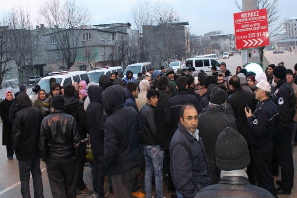 Vatandaşlardan üst geçit eylemi