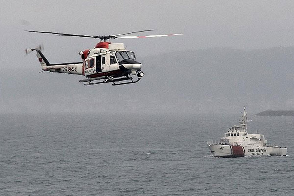 Sahil güvenlik helikopterle kurtardı