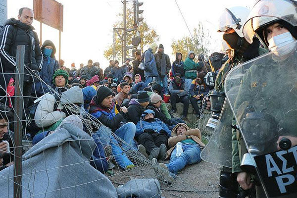 Yunanistan'da mültecilere saldırı