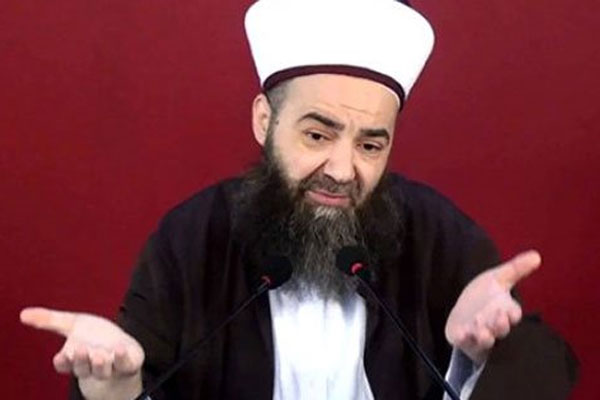 Cübbeli akademisyenleri eleştirdi