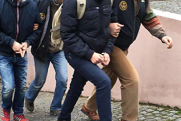 Diyarbakır'da 2 kişiye 'öz yönetim' tutuklaması