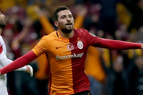 Sinan Gümüş'ün yıldızı parlıyor