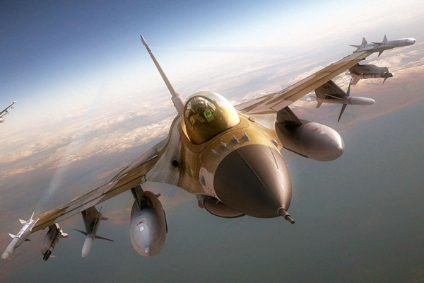 Mısır'da F-16 savaş uçağı düştü