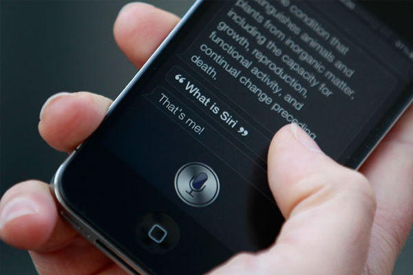 Apple'a Siri suçlaması