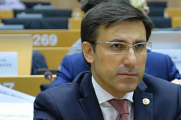 Türkçe, çalışma dili olarak kullanılacak