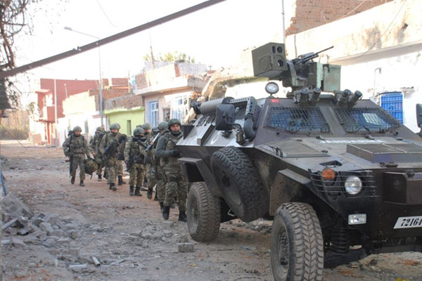 Sur'da 13 güvenlik görevlisi yaralandı