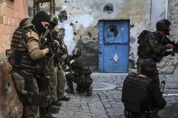 Cizre'de güvenlik güçlerine roketatarlı saldırı: 5 yaralı