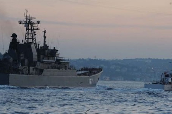 Rus askeri gemileri İstanbul Boğazı'ndan geçti