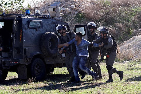 İsrail 16 Filistinliyi gözaltına aldı