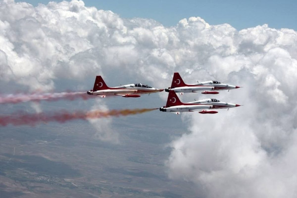 Türk Yıldızları şehitler için uçacak