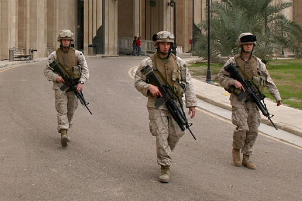 Bağdat'ta ABD Büyükelçiliği yakınına füze düştü