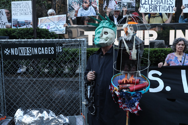 Trump'ın doğum gününde New York'ta protesto