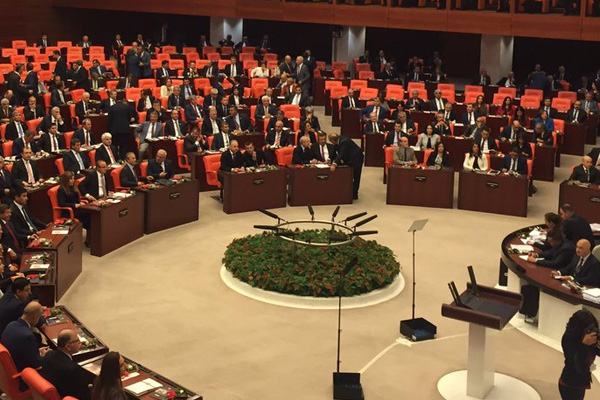 Meclis ağustosa kadar mesaide: Yeni askerlik yasası, af yasası, yargı reformu ve ekonomi paketi