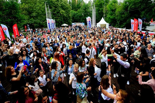 Rusya'da Türkiye Festivali'ne yoğun ilgi
