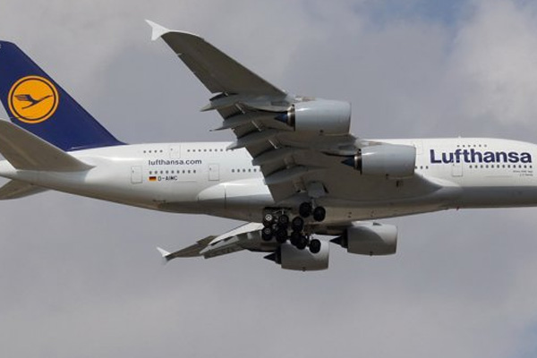 Lufthansa kâr hedefini düşürdü