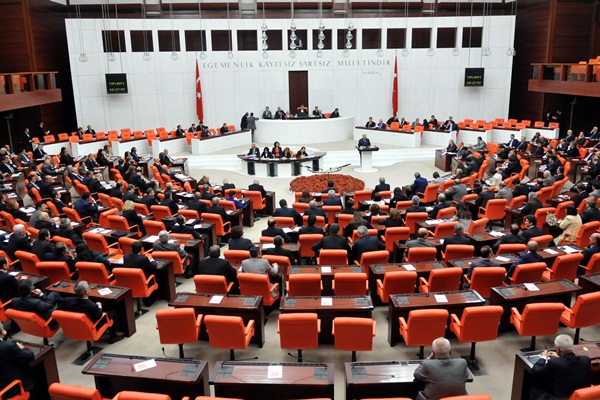 AK Parti'nin önerisi kabul edildi! Meclis tatile girmeyecek