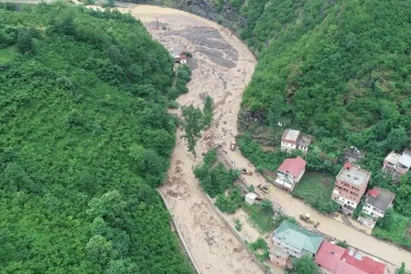 Araklı'daki selde ölü sayısı 4'e yükseldi
