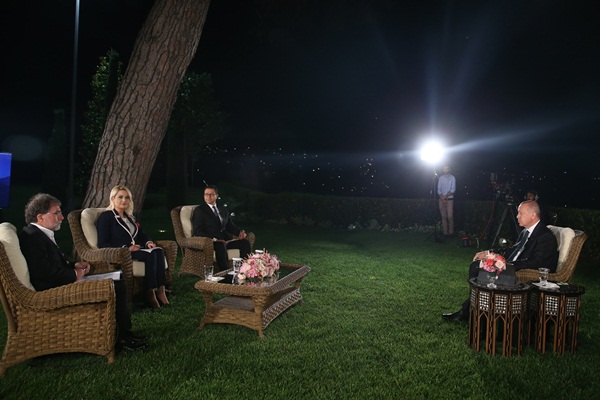 Erdoğan: Ben belediye başkanıyken okuduğum şiir sebebiyle mahkum oldum